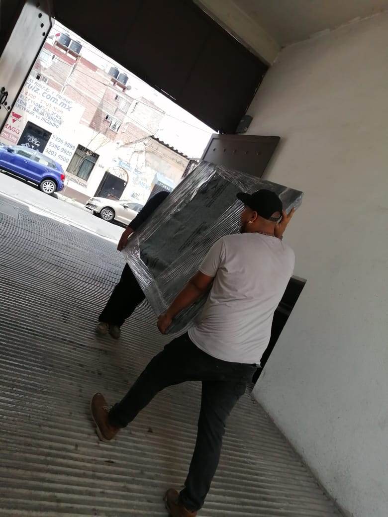 Traslado foráneo — camión listo para salir